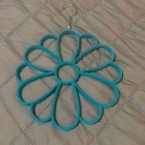 🌸 Teal Flower-Shaped Hanger